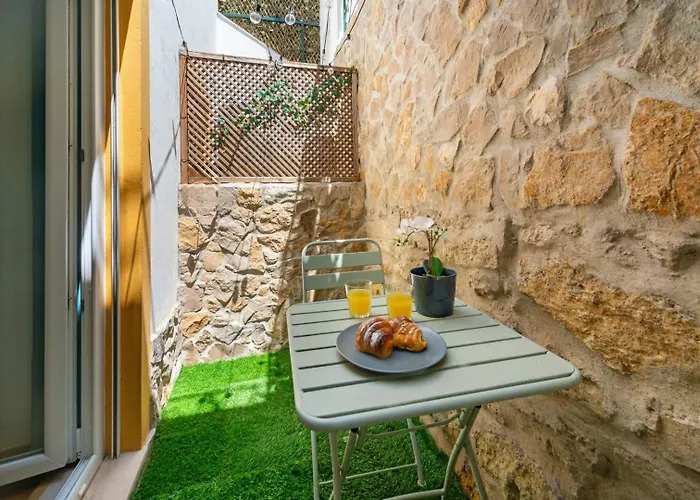 Apt With Private Terrace 250M To Largo Intendente
