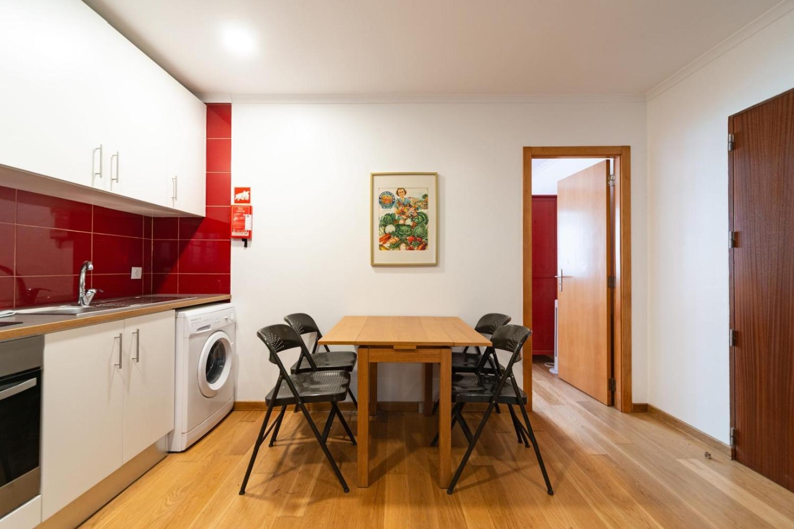 Apartment With Private Terrace 250m To Largo Intendente Lissabon
