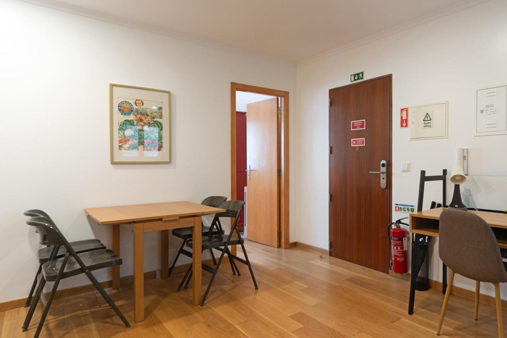 Apartment With Private Terrace 250m To Largo Intendente Lissabon