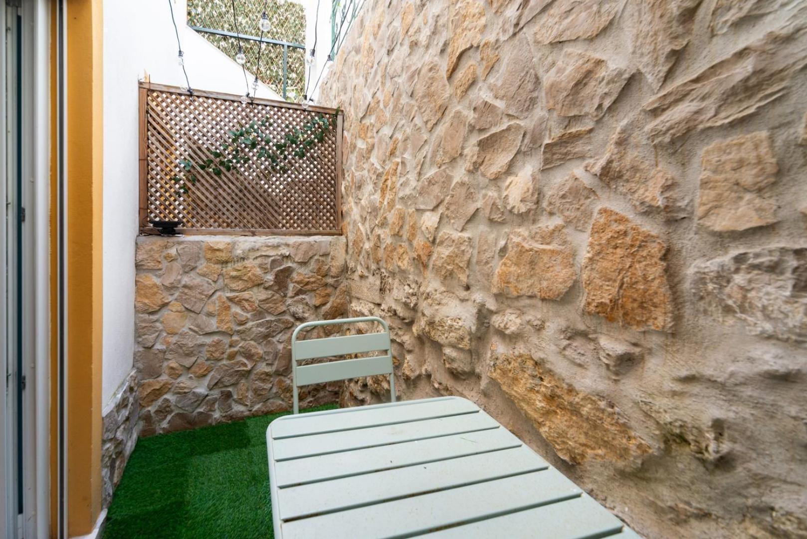 With Private Terrace 250m To Largo Intendente Lissabon